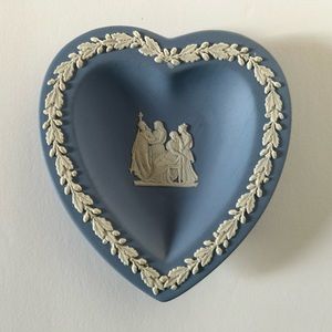 Vtg Wedgwood Jasperware blue heart shaped trinket dish